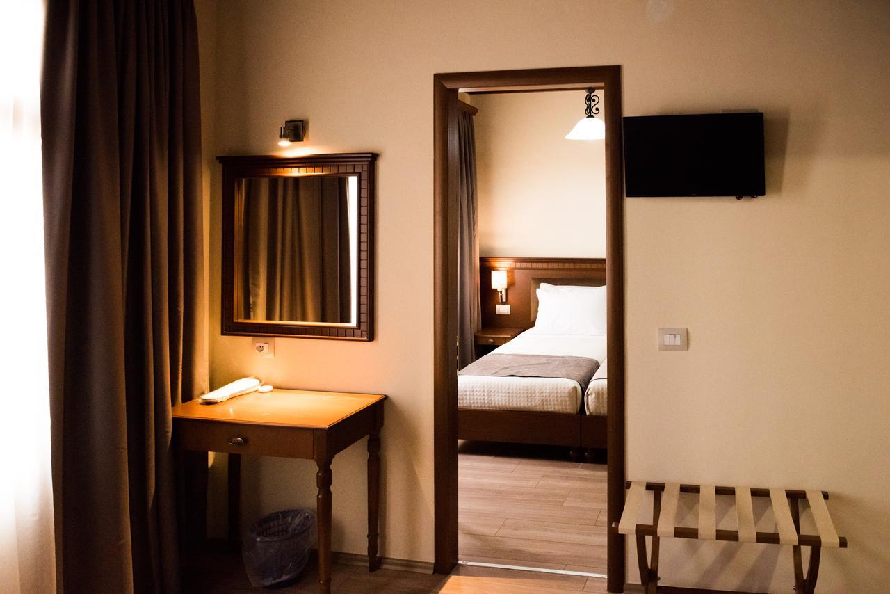 Hotel Argjiro Gjirokaster Luaran gambar