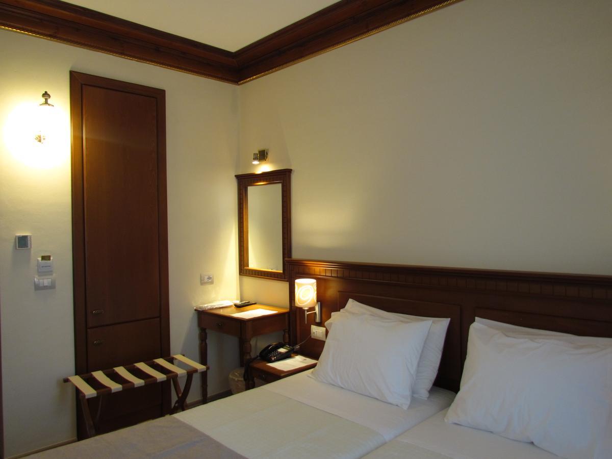 Hotel Argjiro Gjirokaster Luaran gambar