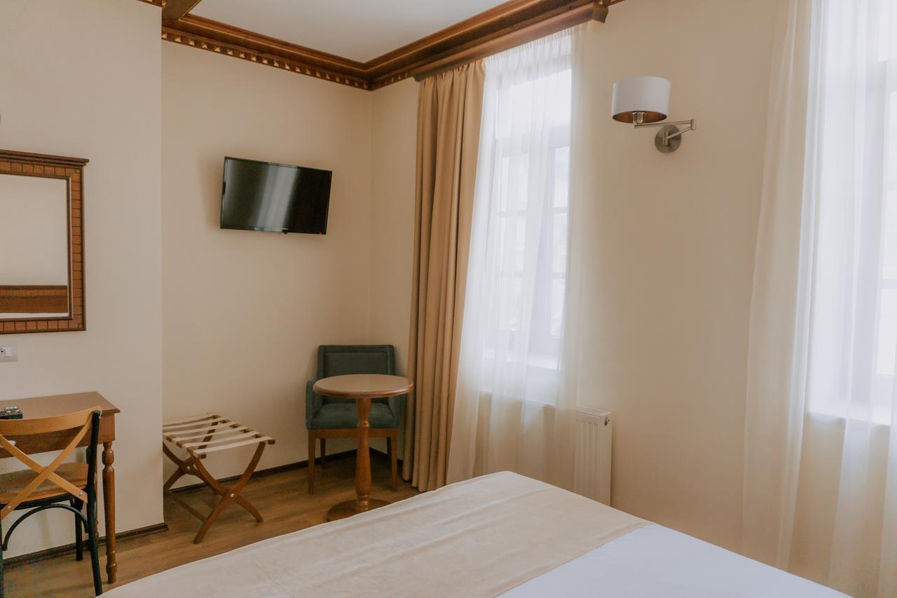 Hotel Argjiro Gjirokaster Luaran gambar