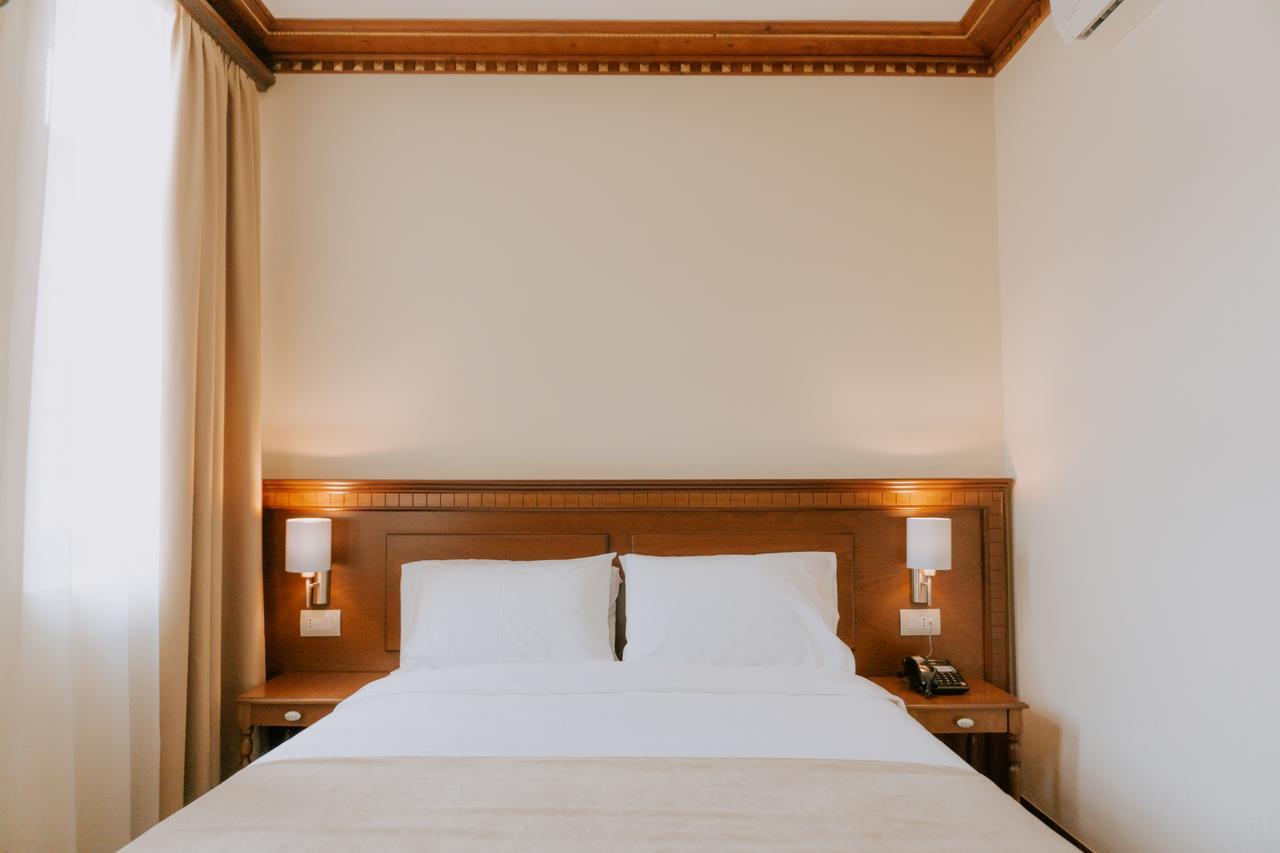 Hotel Argjiro Gjirokaster Luaran gambar