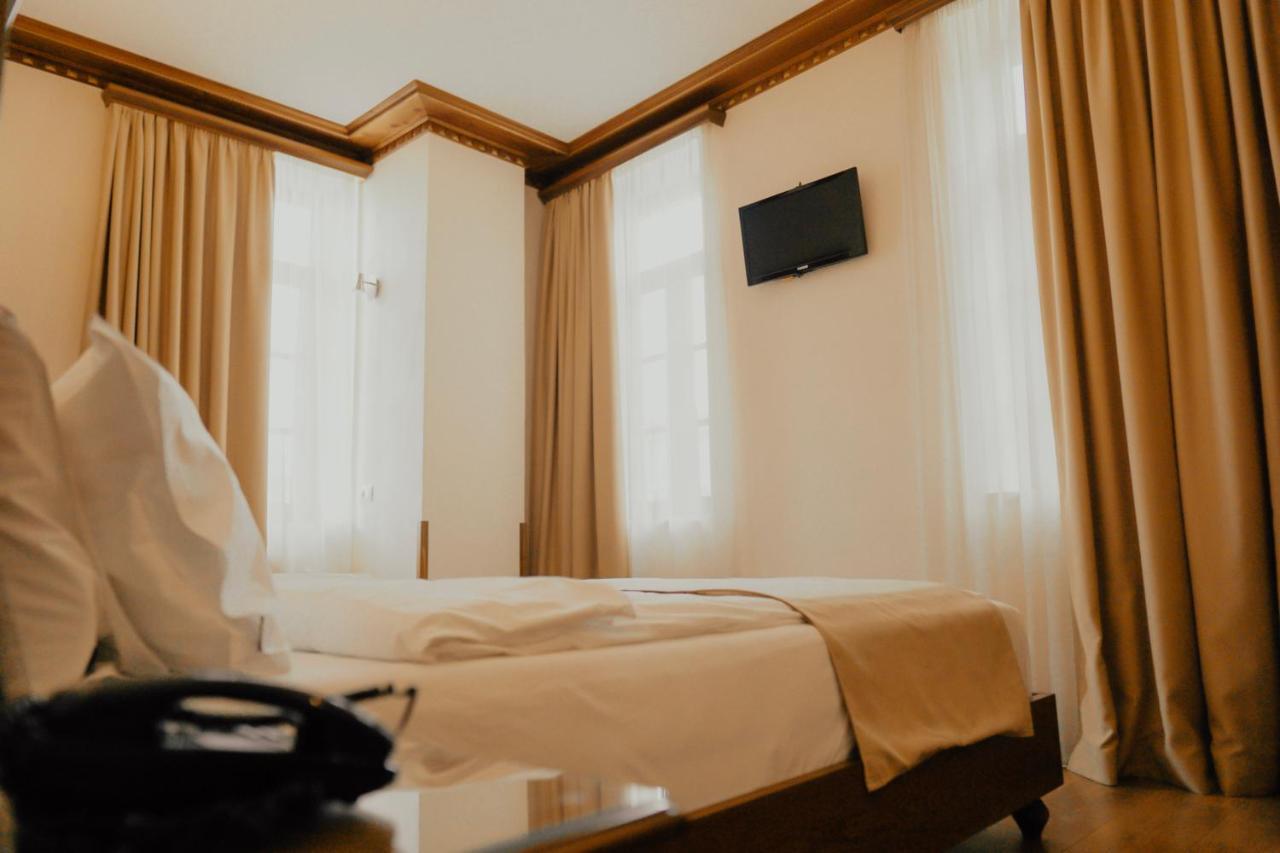 Hotel Argjiro Gjirokaster Luaran gambar